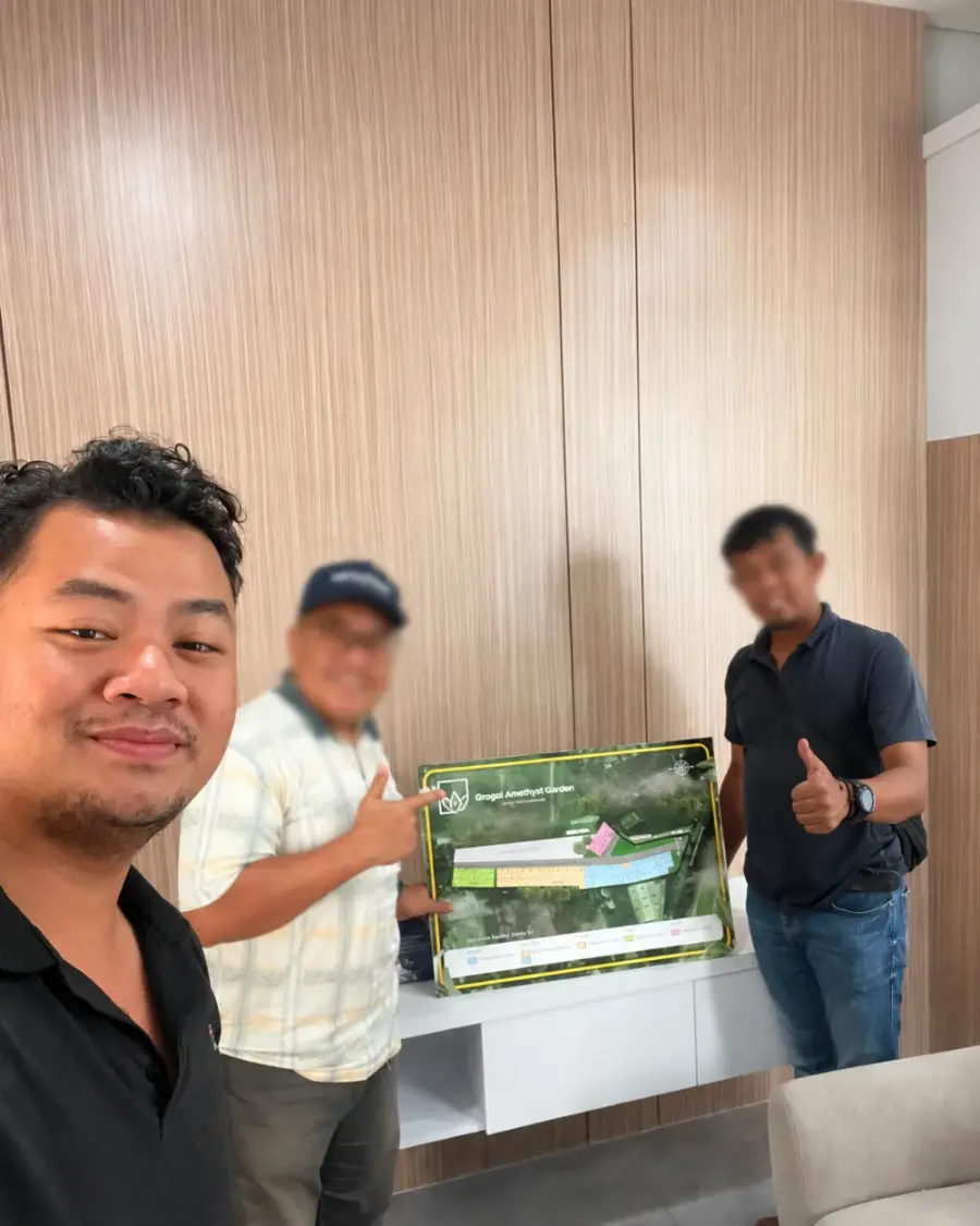 Presentasi siteplan langsung di kantor pemasaran